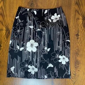 🌹 Worthington Stretch 🌹 Black & White Floral Cotton Skirt